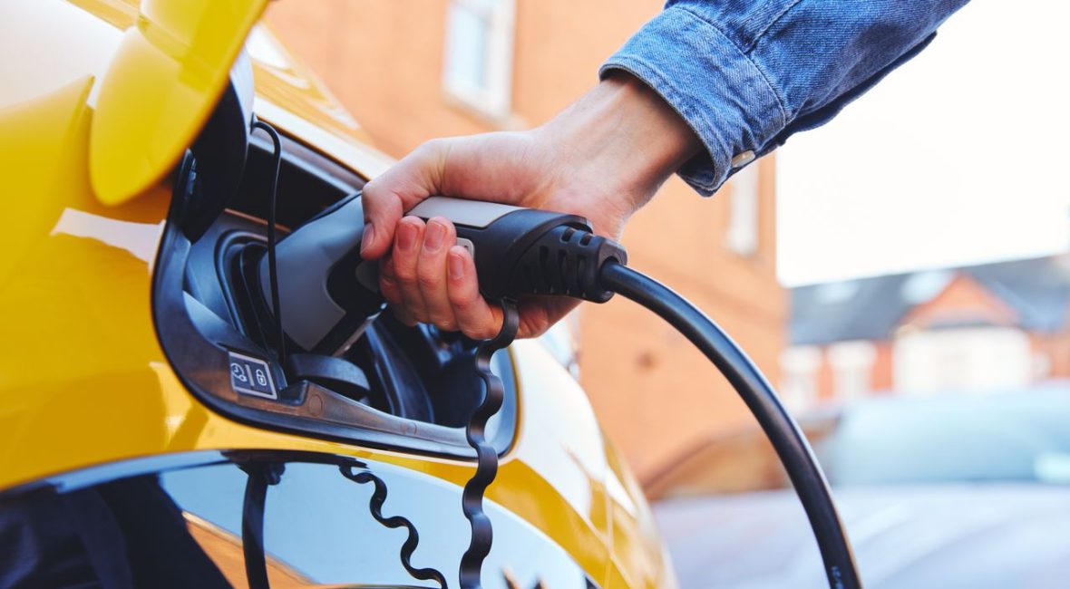 Schemaläggning av laddstationer för elbilar: En smidig lösning för användare