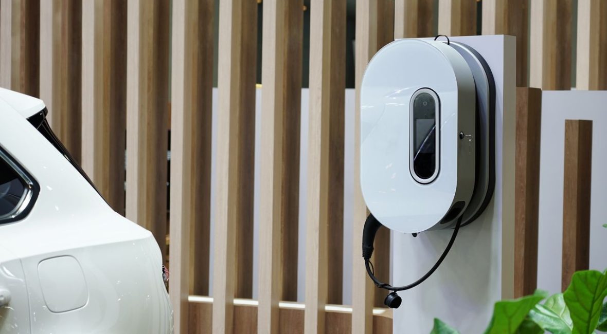 Väggmonterad laddare för elbilar: Bekvämt och smart